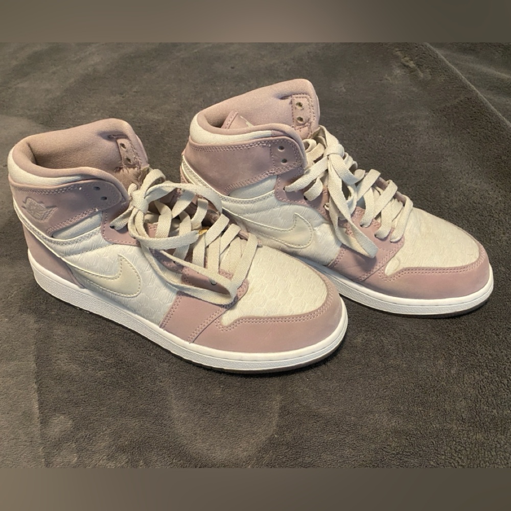 Jordan 1 Retro
Heiress Plum Fog (GS)